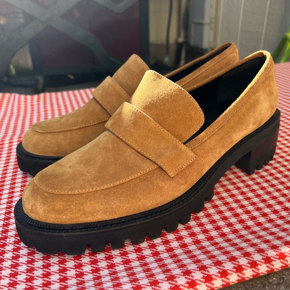 Woman’s Aerosoles Leather Loafers